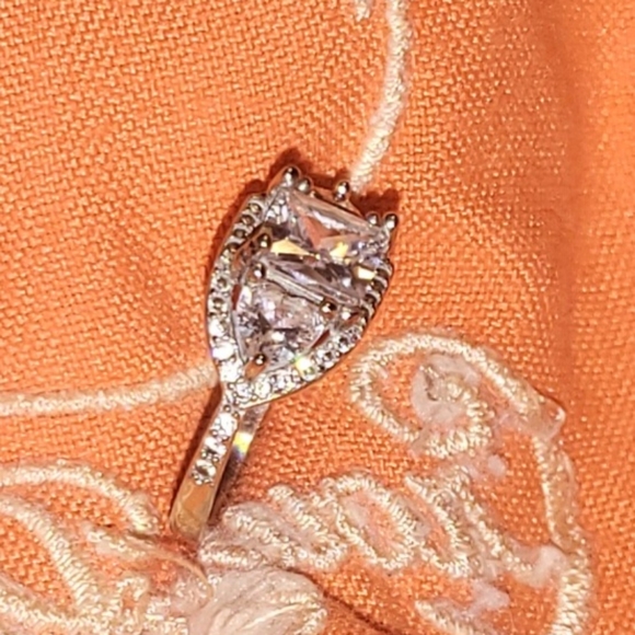 Diamond ring - Picture 2 of 3